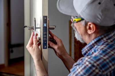 Locksmith Service for Your Doors!
